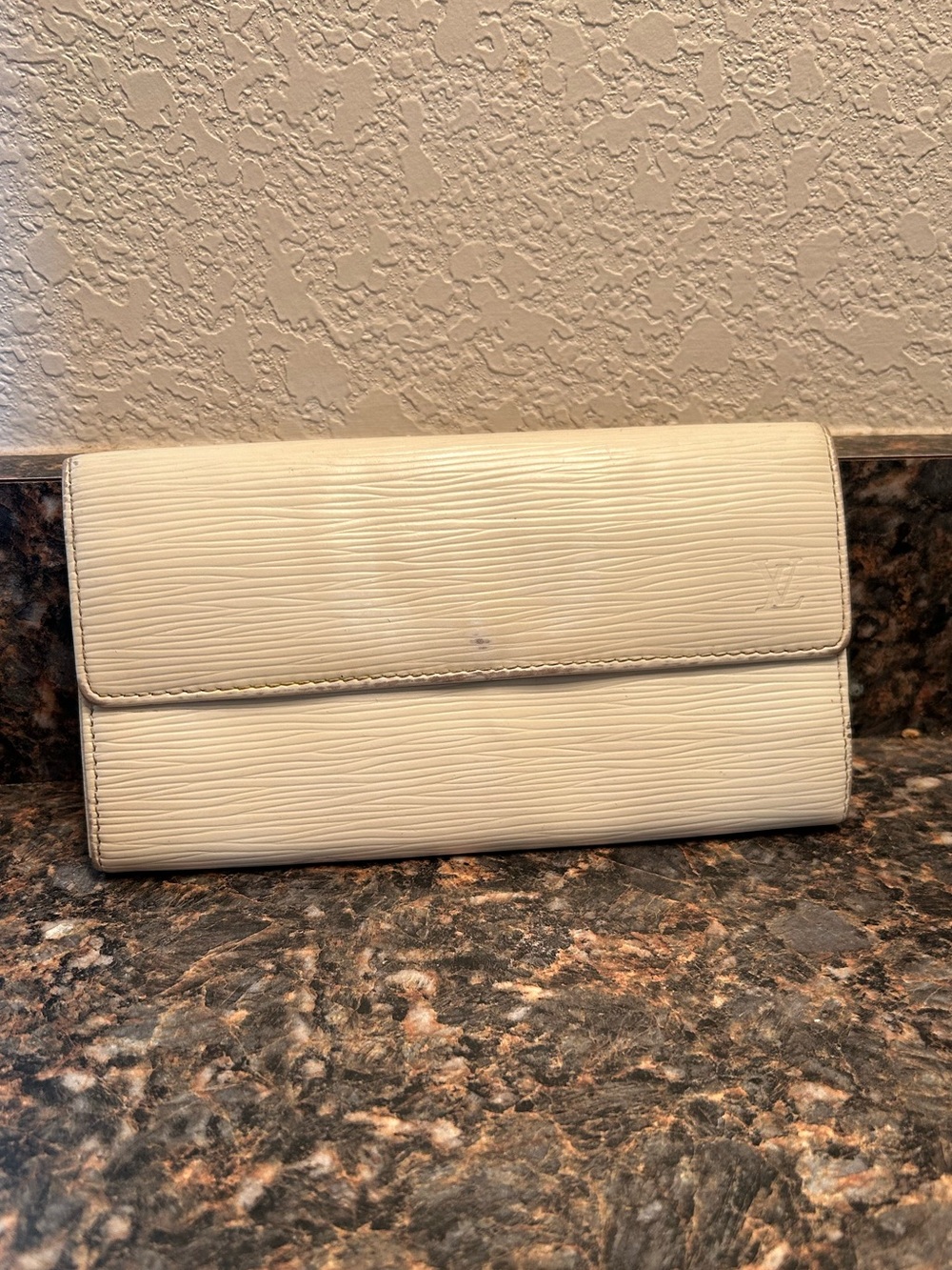 LV | Epi Wallet